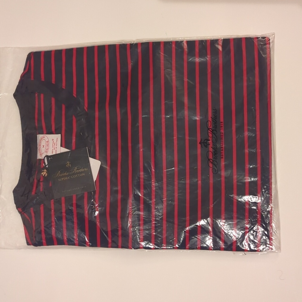 T shirt Brooks Brothers Brand New with tags in sealed unopened bag